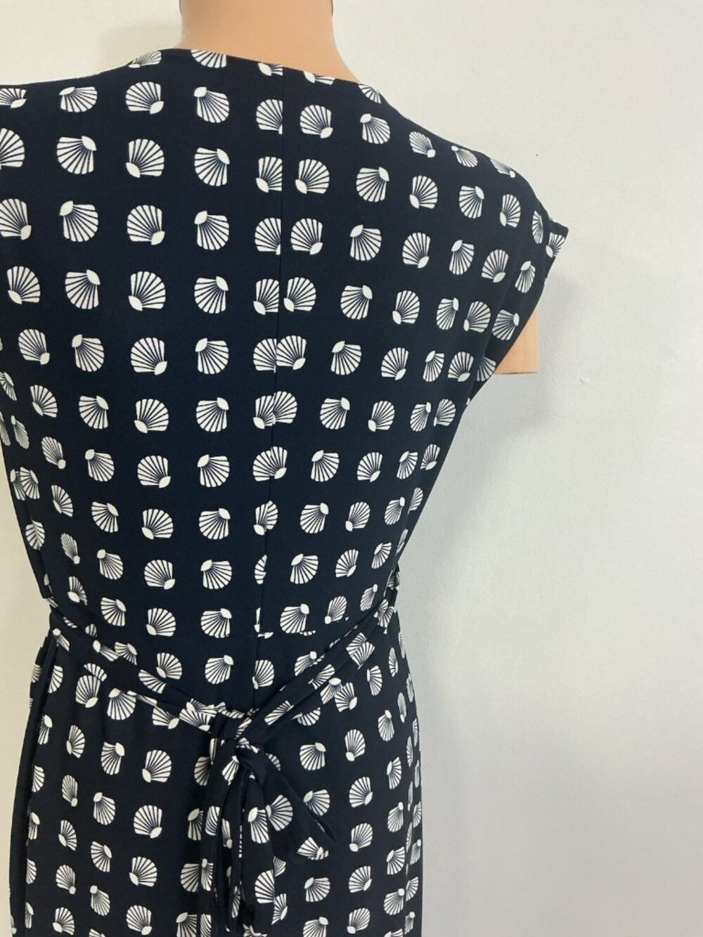 Ann Taylor Navy Wrap Dress Seashell Print Womens 0 - Picture 5 of 9